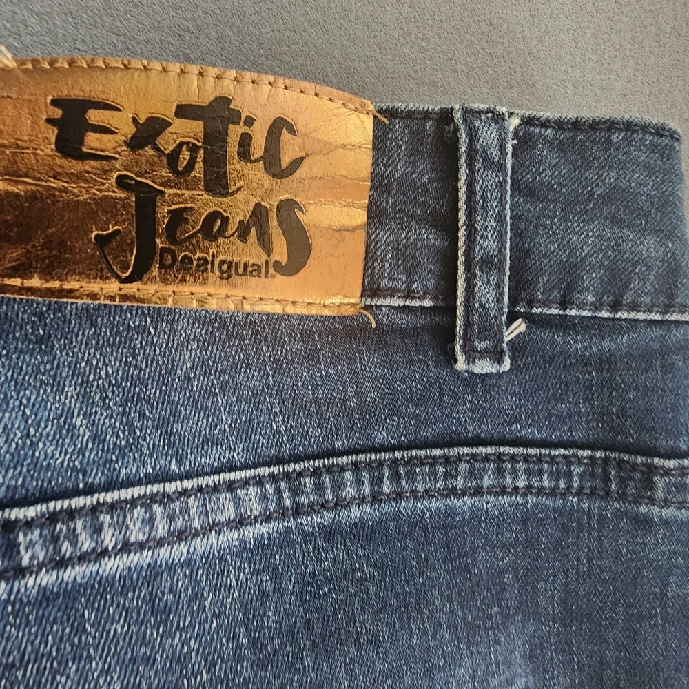 Desigual Exotic Jeans Floral Art Dark Wash Denim Size 34 - Picture 6 of 6